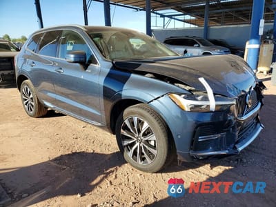 Czwarte zdjęcie samochodu z boku: 2023 VOLVO XC60 PLUS VIN:YV4L12RN9P1388948 - miniatura