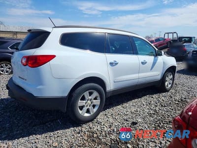 Trzecie zdjęcie samochodu z tyłu: 2010 CHEVROLET TRAVERSE LT VIN:1GNLRFED5AS116373 - miniatura