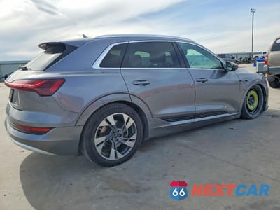 Trzecie zdjęcie samochodu z tyłu: 2022 AUDI E-TRON PREMIUM PLUS VIN:WA1LAAGE7NB013299 - miniatura