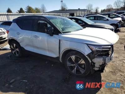 Czwarte zdjęcie samochodu z boku: 2022 VOLVO XC40 P8 RECHARGE PLUS VIN:YV4ED3UR4N2685911 - miniatura