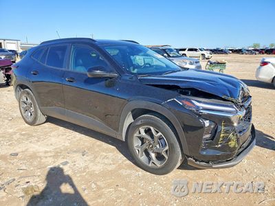 Czwarte zdjęcie samochodu z boku: 2025 CHEVROLET TRAX 1LT VIN:KL77LHEPXSC272130 - miniatura