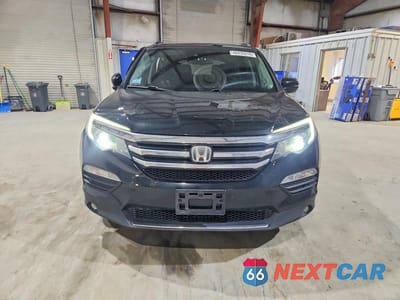 Piąte zdjęcie samochodu w środku: 2017 HONDA PILOT ELITE VIN:5FNYF6H00HB096072 - miniatura