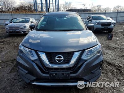 Piąte zdjęcie samochodu w środku: 2017 NISSAN ROGUE S VIN:5N1AT2MTXHC787170 - miniatura