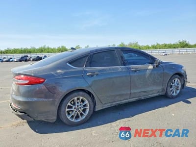 Trzecie zdjęcie samochodu z tyłu: 2019 FORD FUSION SE VIN:3FA6P0HD8KR276626 - miniatura