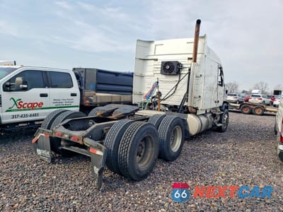 Czwarte zdjęcie samochodu z boku: 2016 VOLVO VNL SEMI TRUCK VIN:4V4NC9EH4GN958138 - miniatura