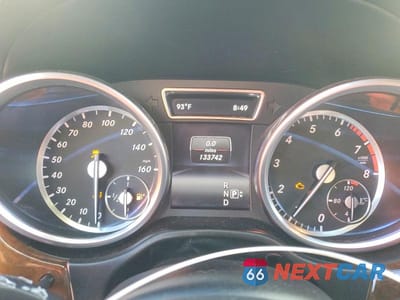 Zdjęcie 9 z 13 samochodu: 2015 MERCEDES-BENZ GL 550 4MATIC VIN:4JGDF7DE6FA483247 - miniatura