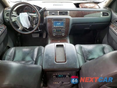 Zdjęcie 8 z 13 samochodu: 2011 GMC YUKON XL DENALI VIN:1GKS2MEF6BR398986 - miniatura