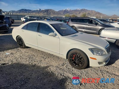 Czwarte zdjęcie samochodu z boku: 2007 MERCEDES-BENZ S 550 VIN:WDDNG71X37A122254 - miniatura