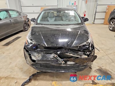 Piąte zdjęcie samochodu w środku: 2018 TOYOTA PRIUS TWO VIN:JTDKBRFU6J3061757 - miniatura