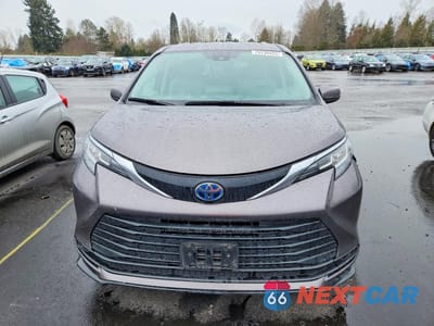 Piąte zdjęcie samochodu w środku: 2021 TOYOTA SIENNA VIN:5TDKRKEC6MS049624 - miniatura