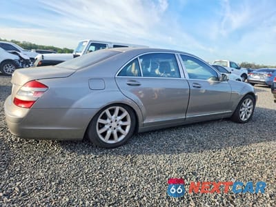 Trzecie zdjęcie samochodu z tyłu: 2008 MERCEDES-BENZ S 550 VIN:WDDNG71X88A199820 - miniatura