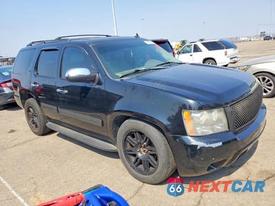 Czwarte zdjęcie samochodu z boku: 2011 CHEVROLET TAHOE K1500 LT VIN:1GNSKBE06BR186723 - miniatura