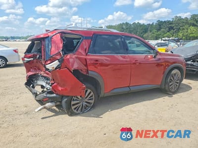 Trzecie zdjęcie samochodu z tyłu: 2024 NISSAN PATHFINDER SL VIN:5N1DR3CB8RC247358 - miniatura