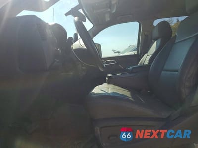 Zdjęcie 7 z 11 samochodu: 2017 CHEVROLET SILVERADO FLATBED TRUCK VIN:1GB4KYCG3HF107494 - miniatura