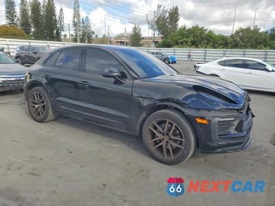 Czwarte zdjęcie samochodu z boku: 2023 PORSCHE MACAN BASE VIN:WP1AA2A55PLB20861 - miniatura