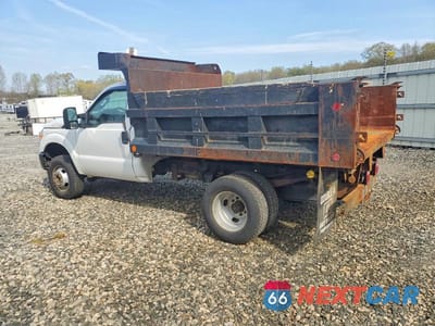 Trzecie zdjęcie samochodu z tyłu: 2011 FORD F350 SUPER DUTY DUMP TRUCK VIN:1FDRF3H65BEC77292 - miniatura