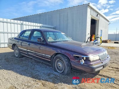 Czwarte zdjęcie samochodu z boku: 1993 MERCURY GRAND MARQUIS GS VIN:2MELM74W9PX615326 - miniatura