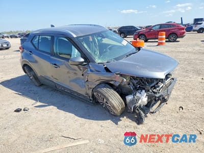Czwarte zdjęcie samochodu z boku: 2021 NISSAN KICKS SV VIN:3N1CP5CV5ML510739 - miniatura