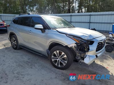 Czwarte zdjęcie samochodu z boku: 2022 TOYOTA HIGHLANDER XLE VIN:5TDGZRAH5NS128560 - miniatura