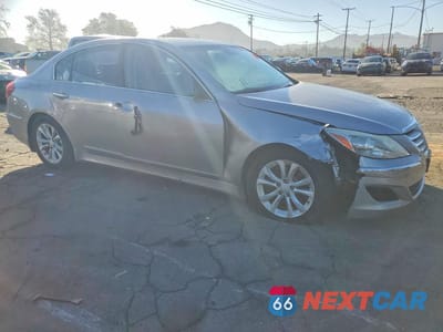 Czwarte zdjęcie samochodu z boku: 2013 HYUNDAI GENESIS 3.8L VIN:KMHGC4DD4DU228698 - miniatura