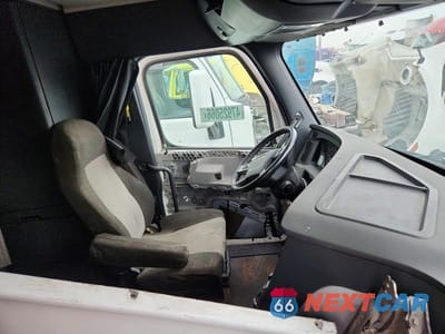 Piąte zdjęcie samochodu w środku: 2022 FREIGHTLINER CASCADIA 126 SEMI TRUCK VIN:3AKJHHDR9NSMX3502 - miniatura