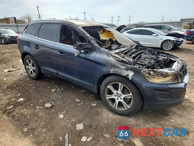 Czwarte zdjęcie samochodu z boku: 2013 VOLVO XC60 T6 VIN:YV4902DZ1D2372174 - miniatura