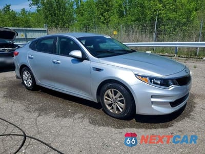 Czwarte zdjęcie samochodu z boku: 2018 KIA OPTIMA LX VIN:5XXGT4L3XJG229000 - miniatura