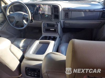 Zdjęcie 8 z 14 samochodu: 2004 CHEVROLET TAHOE K1500 VIN:1GNEK13T54J285345 - miniatura