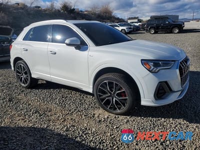 Czwarte zdjęcie samochodu z boku: 2020 AUDI Q3 PREMIUM PLUS S-LINE VIN:WA1EECF33L1058428 - miniatura