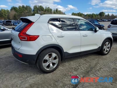 Trzecie zdjęcie samochodu z tyłu: 2020 VOLVO XC40 T4 MOMENTUM VIN:YV4AC2HK8L2264988 - miniatura