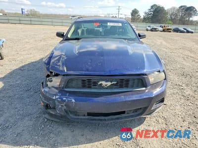 Piąte zdjęcie samochodu w środku: 2010 FORD MUSTANG VIN:1ZVBP8AN3A5114914 - miniatura