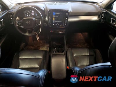 Zdjęcie 8 z 12 samochodu: 2019 VOLVO XC40 T5 MOMENTUM VIN:YV4162UK5K2047717 - miniatura