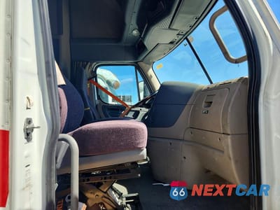 Zdjęcie 6 z 10 samochodu: 2018 FREIGHTLINER CASCADIA 125 SEMI TRUCK VIN:3AKJGLDR2JDJU7223 - miniatura