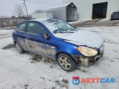 Czwarte zdjęcie samochodu z boku: 2007 HYUNDAI ACCENT SE VIN:KMHCN35C57U010461 - miniatura