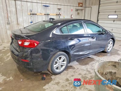Trzecie zdjęcie samochodu z tyłu: 2018 CHEVROLET CRUZE LT VIN:1G1BE5SM4J7213395 - miniatura