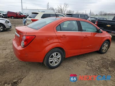 Trzecie zdjęcie samochodu z tyłu: 2013 CHEVROLET SONIC LT VIN:1G1JC5SHXD4157246 - miniatura