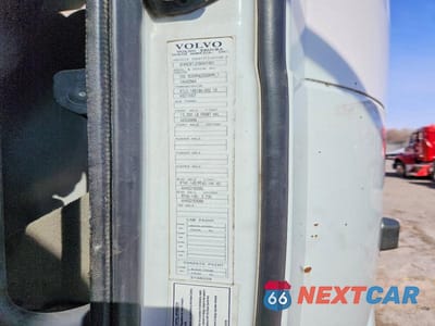 Zdjęcie 10 z 10 samochodu: 2003 VOLVO VNL SEMI TRUCK VIN:4V4NC9TJX3N341861 - miniatura