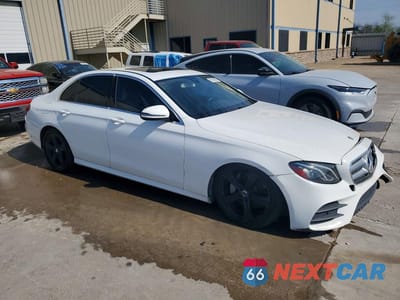 Czwarte zdjęcie samochodu z boku: 2017 MERCEDES-BENZ E 300 VIN:WDDZF4JB7HA125165 - miniatura