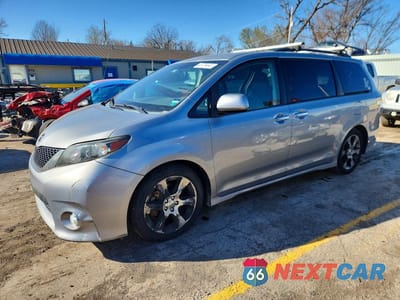 2013 TOYOTA SIENNA SE 8-PASSENGER 5TDXK3DC7DS333071 - główne zdjęcie licytacji z USA - miniatura