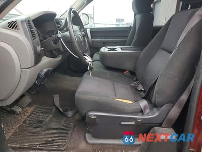 Zdjęcie 7 z 12 samochodu: 2013 CHEVROLET SILVERADO K1500 LS VIN:1GCRKREA0DZ385617 - miniatura