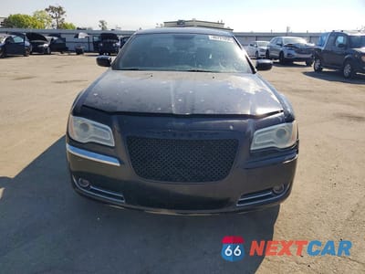 Piąte zdjęcie samochodu w środku: 2013 CHRYSLER 300 VIN:2C3CCAAG4DH657203 - miniatura