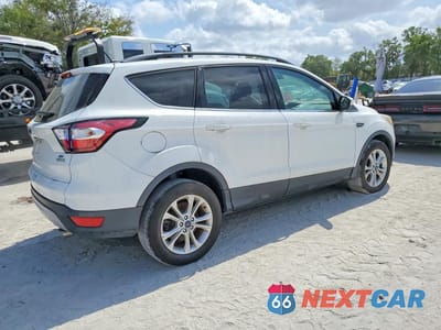 Trzecie zdjęcie samochodu z tyłu: 2018 FORD ESCAPE SE VIN:1FMCU0GD0JUC20237 - miniatura