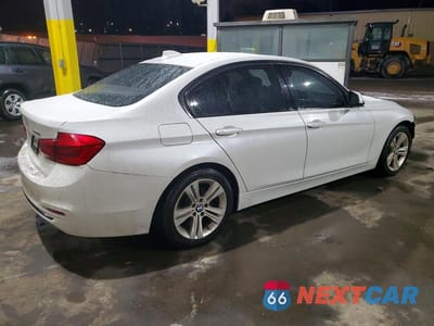 Trzecie zdjęcie samochodu z tyłu: 2016 BMW 328 XI SULEV VIN:WBA8E3G53GNU01334 - miniatura