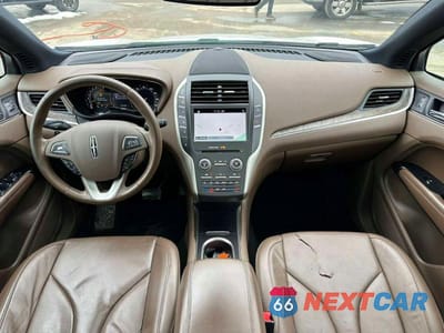 Zdjęcie 7 z 10 samochodu: 2017 LINCOLN MKC RESERVE VIN:5LMCJ3D91HUL46513 - miniatura