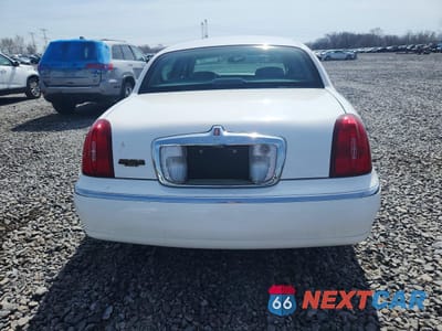 Zdjęcie 6 z 12 samochodu: 2001 LINCOLN TOWN CAR SIGNATURE VIN:1LNHM82WX1Y670046 - miniatura