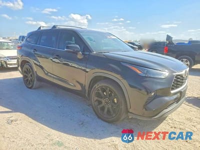 Czwarte zdjęcie samochodu z boku: 2023 TOYOTA HIGHLANDER LE VIN:5TDKDRAH7PS016001 - miniatura