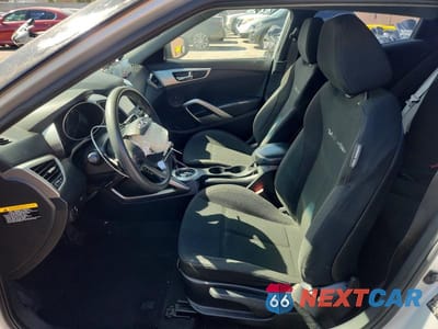 Zdjęcie 7 z 12 samochodu: 2013 HYUNDAI VELOSTER BASE VIN:KMHTC6AD2DU146872 - miniatura