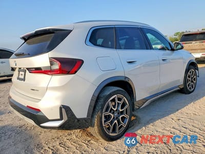 Trzecie zdjęcie samochodu z tyłu: 2024 BMW X1 XDRIVE28I VIN:WBX73EF02R5Z29636 - miniatura
