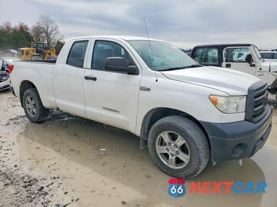 Czwarte zdjęcie samochodu z boku: 2011 TOYOTA TUNDRA GRADE VIN:5TFUW5F1XBX186735 - miniatura