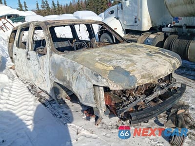 Czwarte zdjęcie samochodu z boku: 2013 CHEVROLET SUBURBAN K1500 LT VIN:1GNSKJE70DR143442 - miniatura